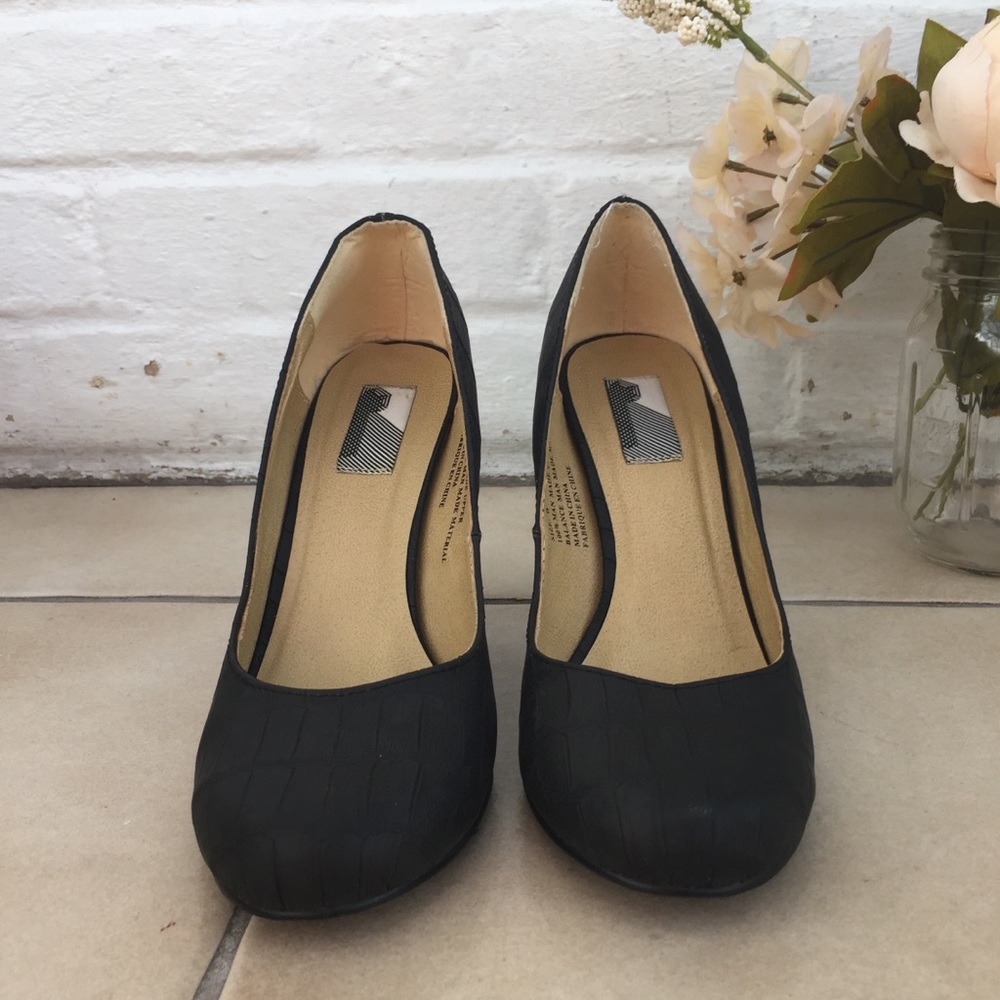Urban Outfitters Matte Black Heels 🖤